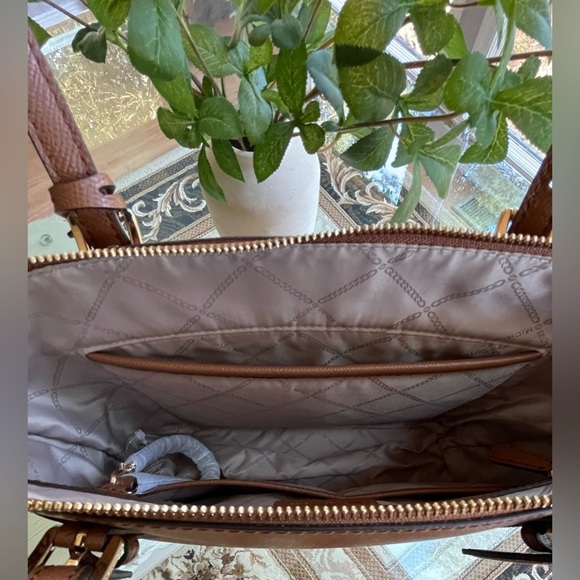 Michael Kors Brown Saffiano Leather Jet Set Top Zip -/Includes original Dust bag - Picture 10 of 15